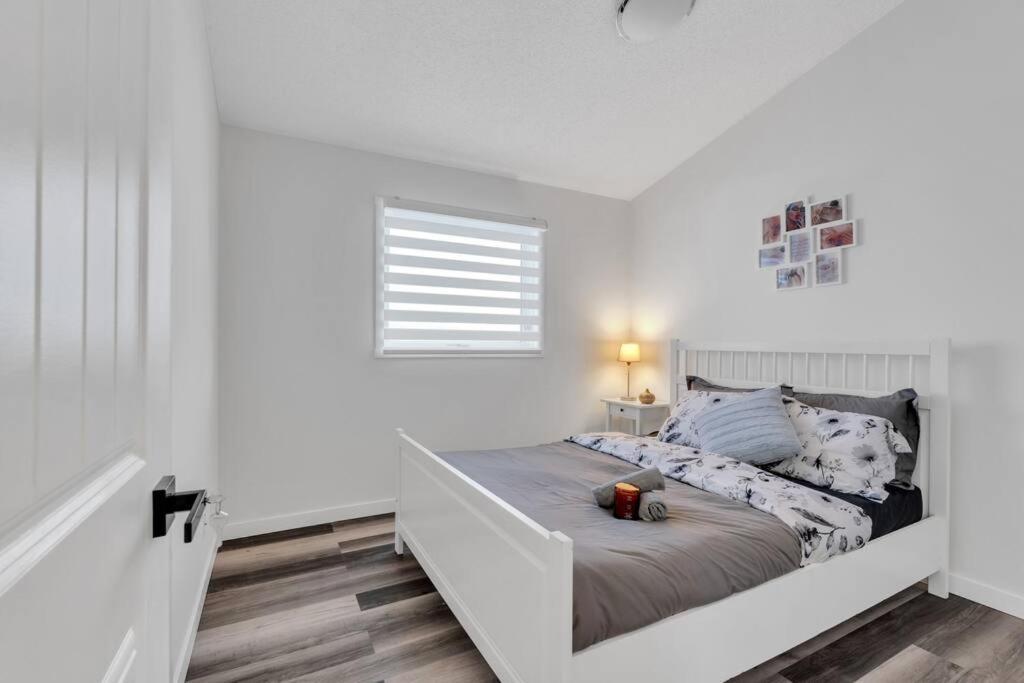 Modernoasis With Ac&Movieroom Close To Downtown15' Banff 60' คาลการี ภายนอก รูปภาพ