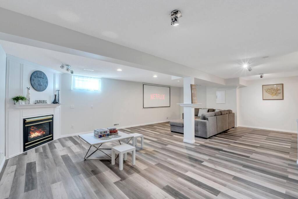 Modernoasis With Ac&Movieroom Close To Downtown15' Banff 60' คาลการี ภายนอก รูปภาพ